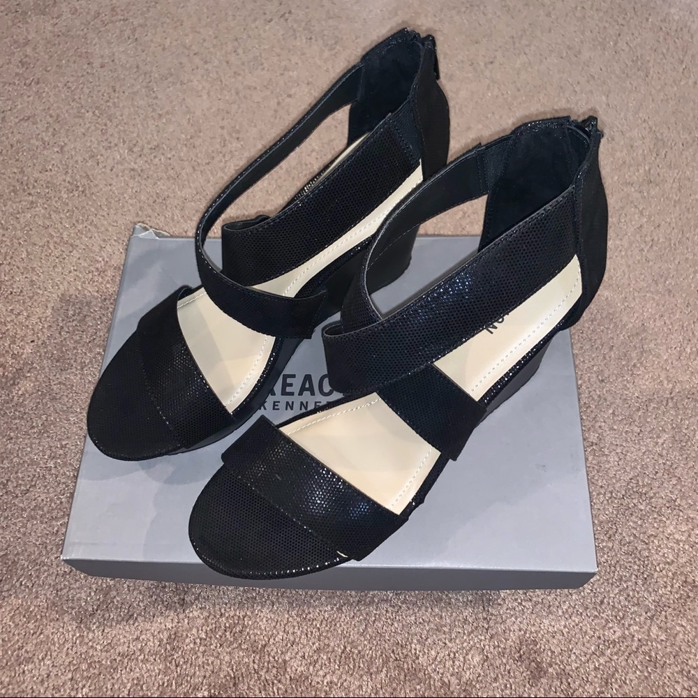 NWB Kenneth Cole Reaction Black Wedges